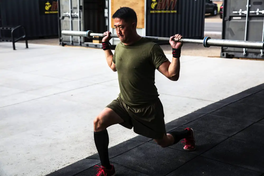 US Marine barbell lunges